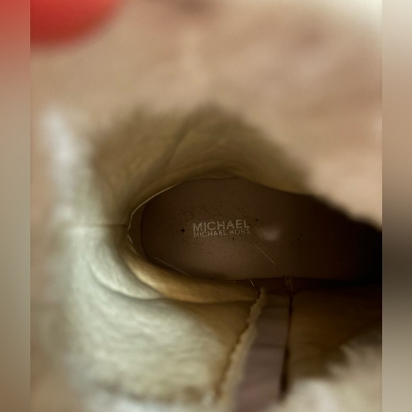 Light pink and sparkly Micheal Kors winter boots - Picture 4 of 4